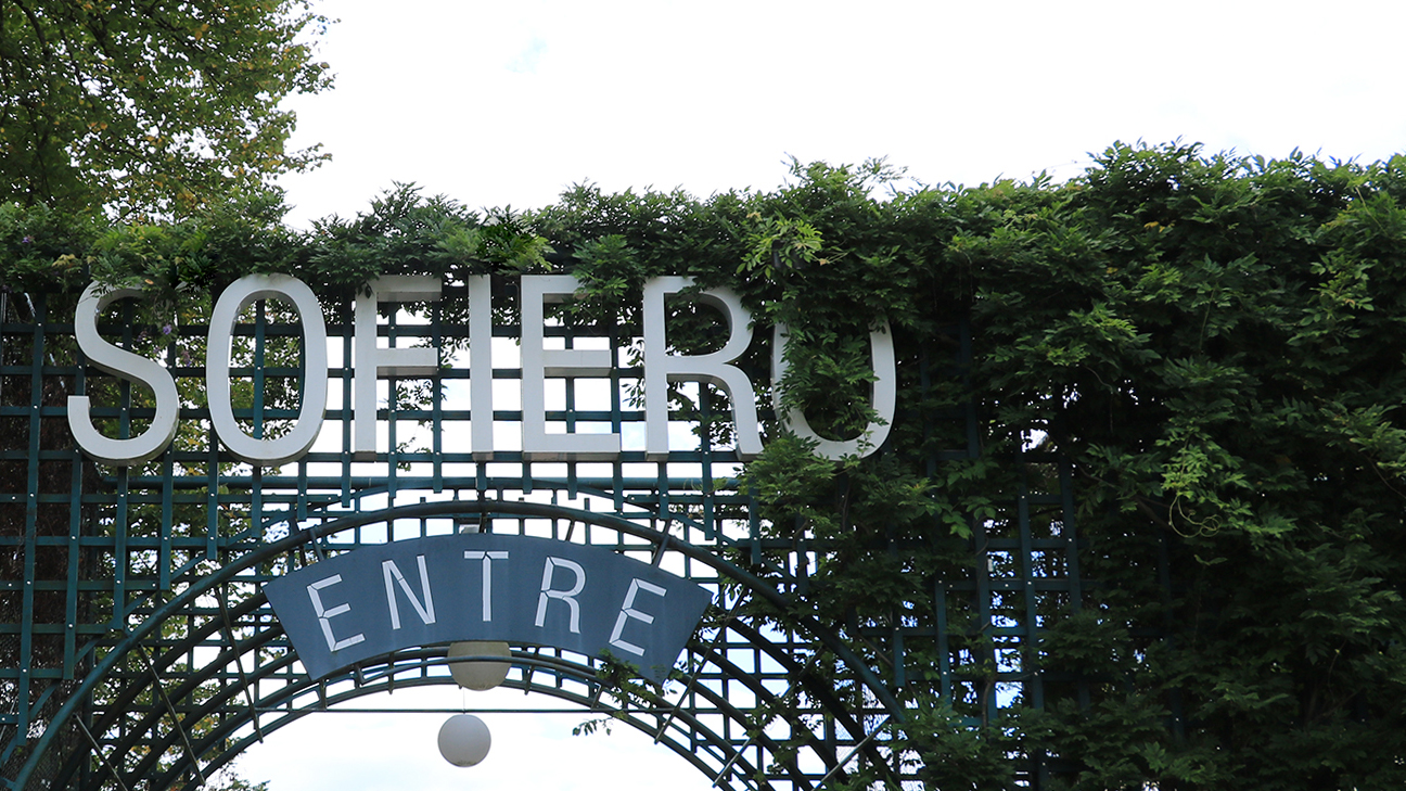 Sofiero entréskylt.